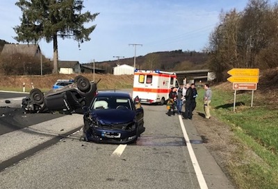 20170313 pol pdmt verkehrsunfall mit 2 leichtverletzten