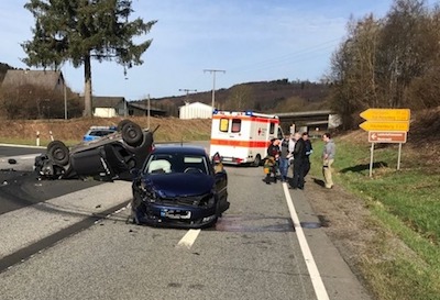 20170313 pol pdmt verkehrsunfall mit 2 leichtverletzten