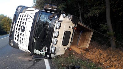 20181015 LKW umgekippt Kircheib