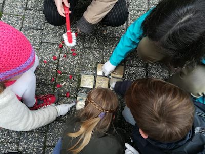 20191113 StolpersteineReinigung