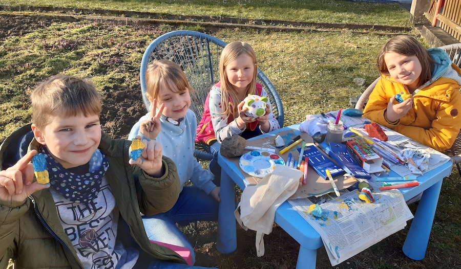 220404 Kinder Steinebemalen