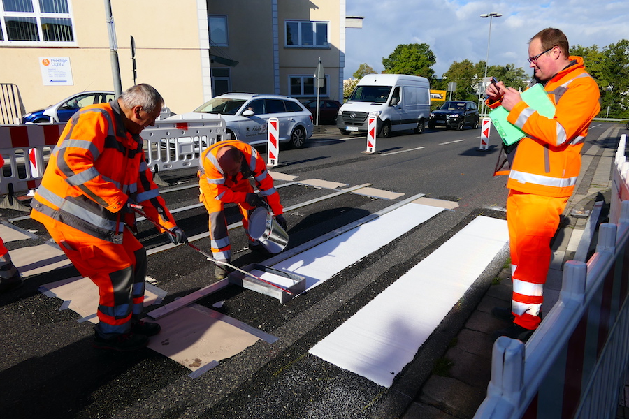 Verkehr Zebrastreifen Arbeiter