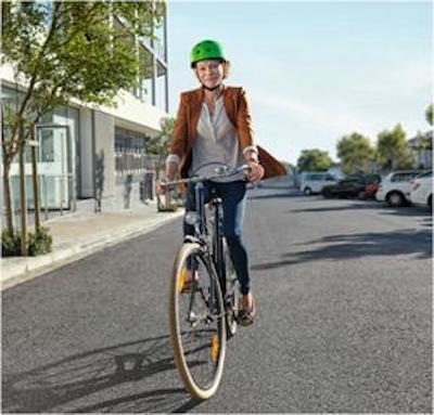 Symbol Frau auf Fahrrad mit Helm